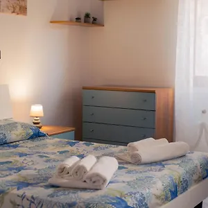 Aigua De Mar Bed & Breakfast