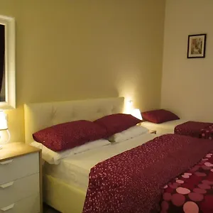 https://trevi-elegance-suite.it-romehotels.com